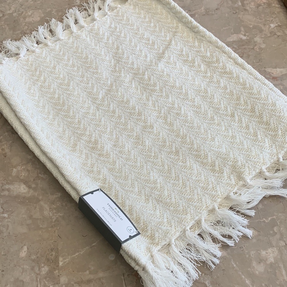 Threshold placemats pack of 4 new with tags white shimmer gold‎ fringe boho